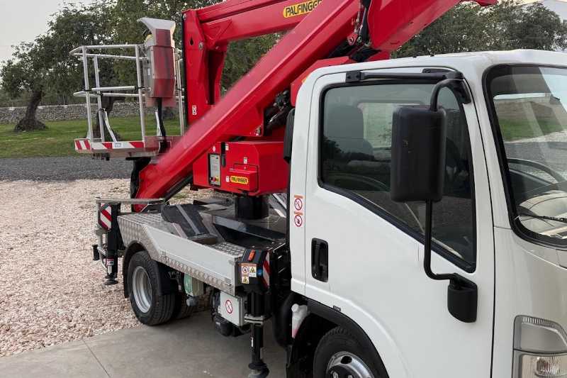 OmecoHub - Immagine ISUZU M21T